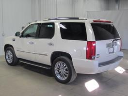 2009 Cadillac Escalade 4dr Sdn Touring Signature RWD