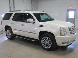 2009 Cadillac Escalade 4dr Sdn Touring Signature RWD