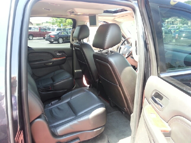 2010 Cadillac Escalade 5dr Hatchback Automatic