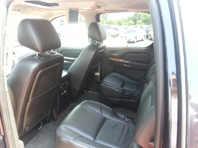 2010 Cadillac Escalade 5dr Hatchback Automatic