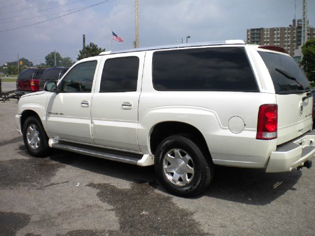 2003 Cadillac Escalade ESV SR5 Sport Utility 4D