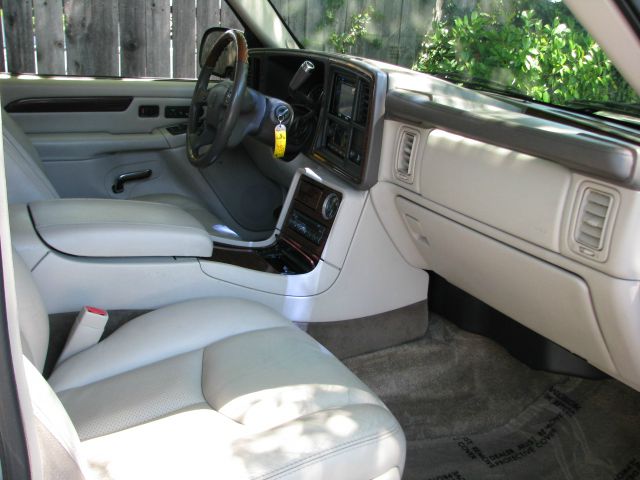 2003 Cadillac Escalade ESV SR5 Sport Utility 4D