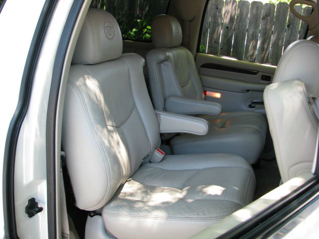 2003 Cadillac Escalade ESV SR5 Sport Utility 4D