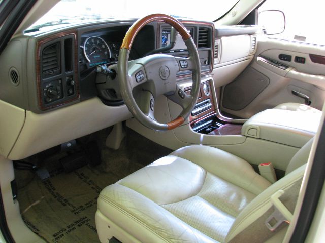 2003 Cadillac Escalade ESV SR5 Sport Utility 4D