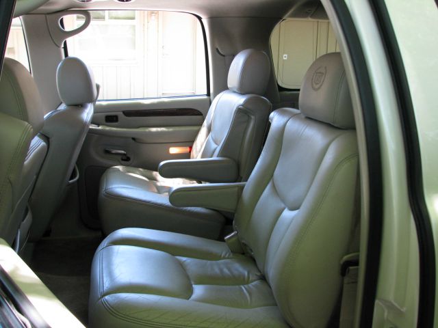 2003 Cadillac Escalade ESV SR5 Sport Utility 4D