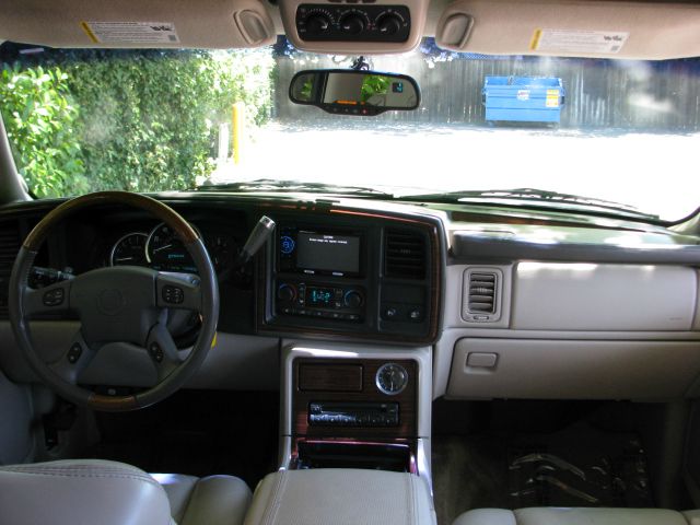 2003 Cadillac Escalade ESV SR5 Sport Utility 4D