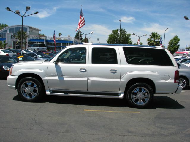 2003 Cadillac Escalade ESV SR5 Sport Utility 4D