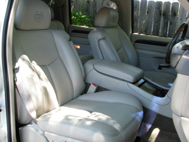 2003 Cadillac Escalade ESV SR5 Sport Utility 4D