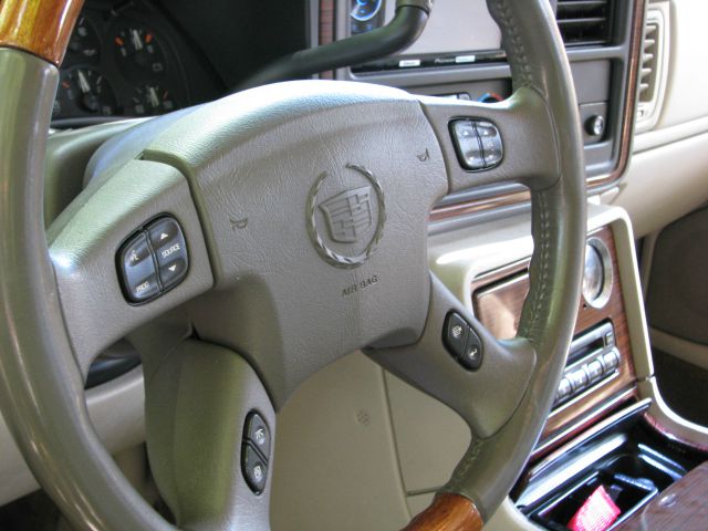 2003 Cadillac Escalade ESV SR5 Sport Utility 4D