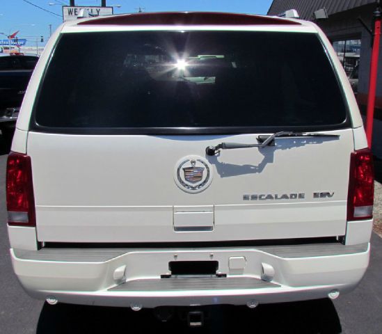 2004 Cadillac Escalade ESV SR5 Sport Utility 4D