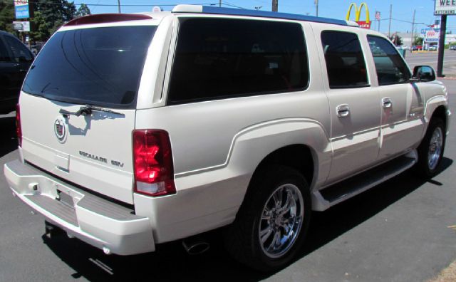 2004 Cadillac Escalade ESV SR5 Sport Utility 4D