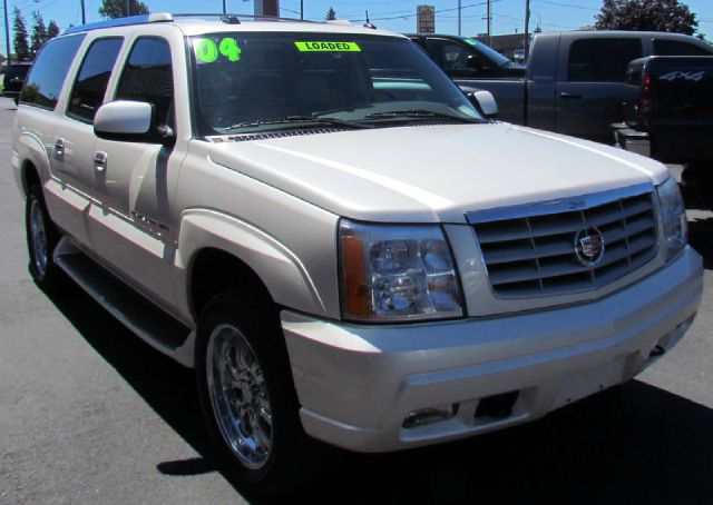 2004 Cadillac Escalade ESV SR5 Sport Utility 4D