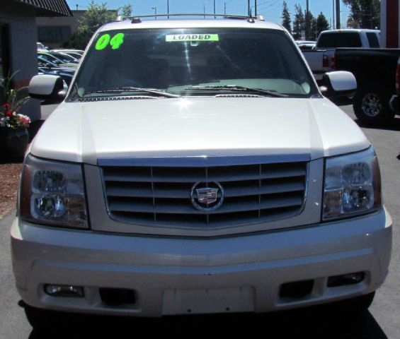 2004 Cadillac Escalade ESV SR5 Sport Utility 4D