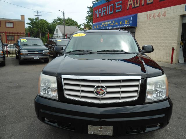 2004 Cadillac Escalade ESV SR5 Sport Utility 4D