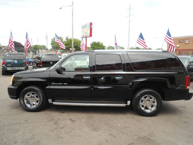 2004 Cadillac Escalade ESV SR5 Sport Utility 4D