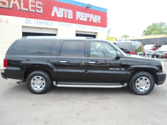 2004 Cadillac Escalade ESV SR5 Sport Utility 4D