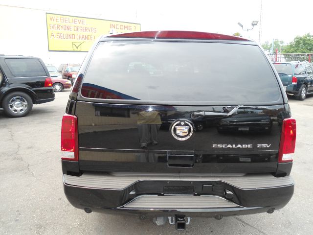 2004 Cadillac Escalade ESV SR5 Sport Utility 4D