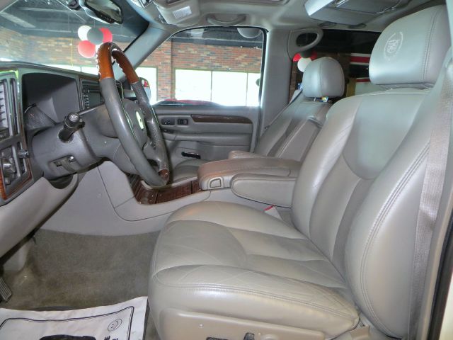 2004 Cadillac Escalade ESV 323ci