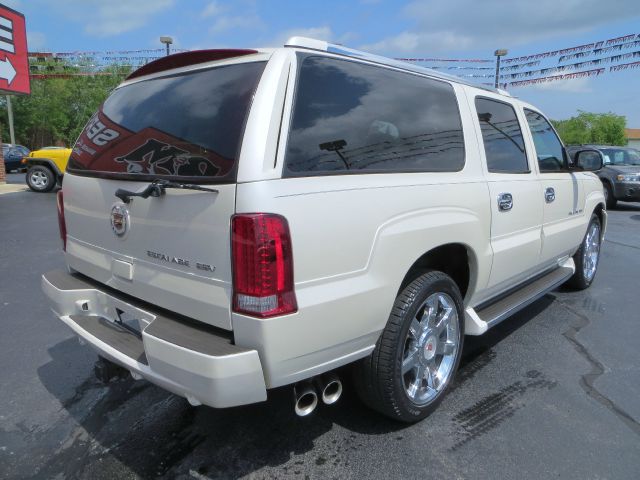 2004 Cadillac Escalade ESV 323ci