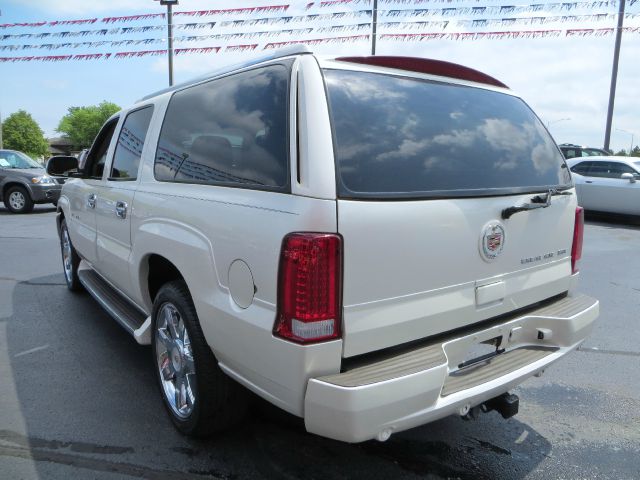 2004 Cadillac Escalade ESV 323ci