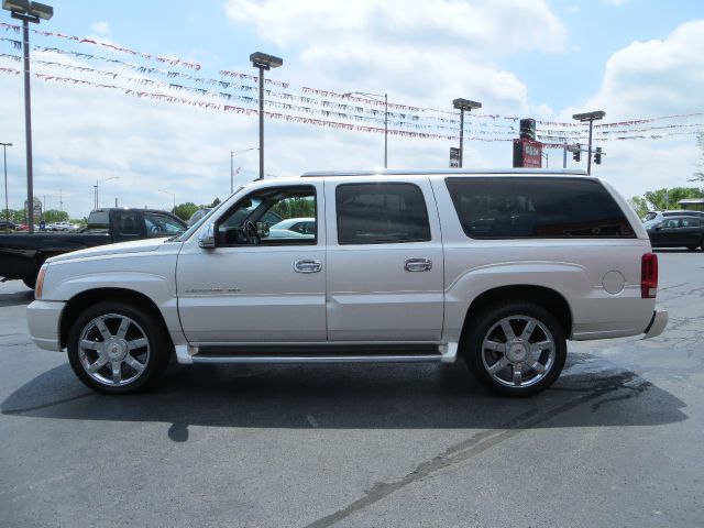 2004 Cadillac Escalade ESV 323ci