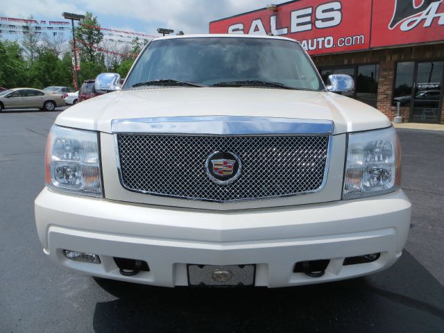 2004 Cadillac Escalade ESV 323ci