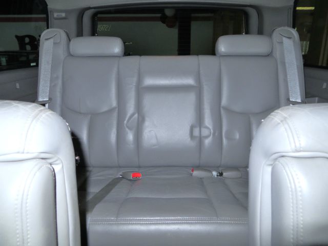 2004 Cadillac Escalade ESV 323ci