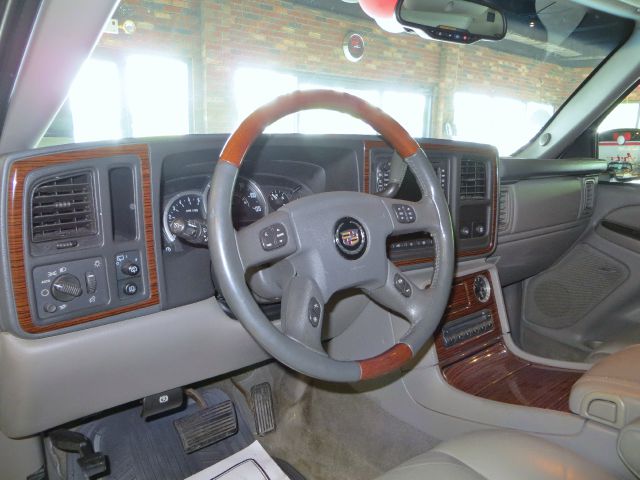 2004 Cadillac Escalade ESV 323ci