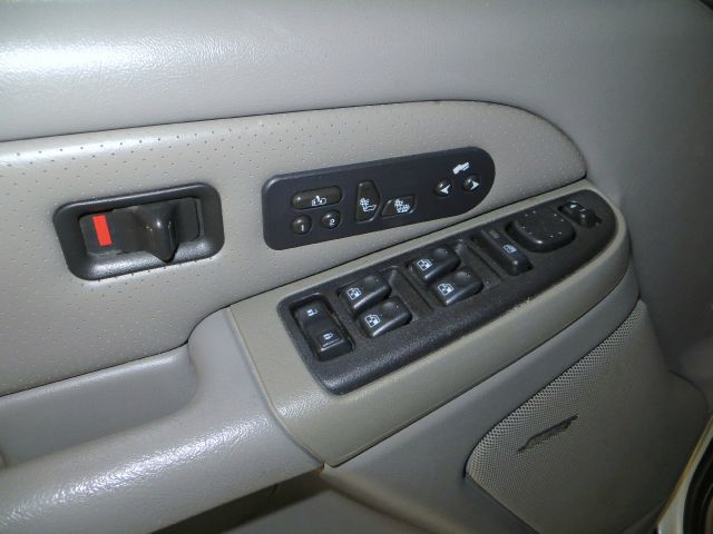 2004 Cadillac Escalade ESV 323ci