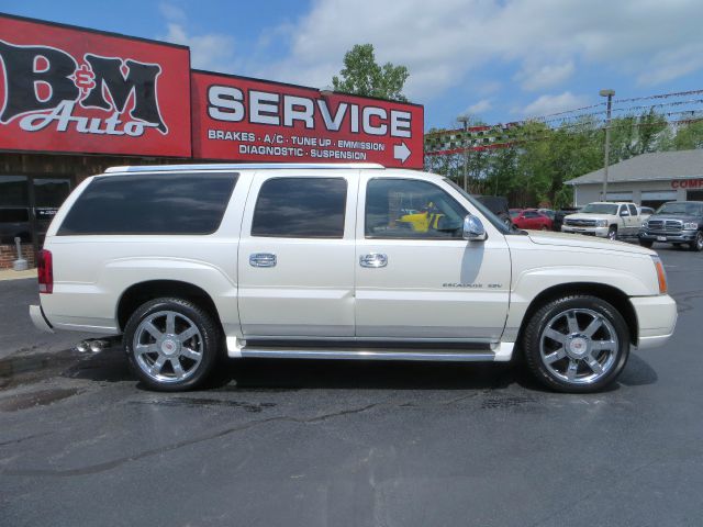 2004 Cadillac Escalade ESV 323ci