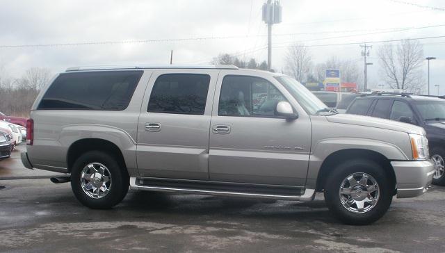 2004 Cadillac Escalade ESV Base