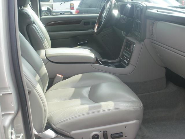 2004 Cadillac Escalade ESV Base