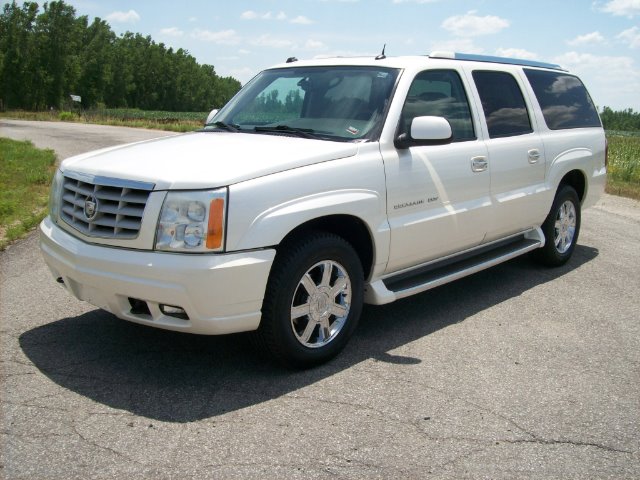 2004 Cadillac Escalade ESV SR5 Sport Utility 4D