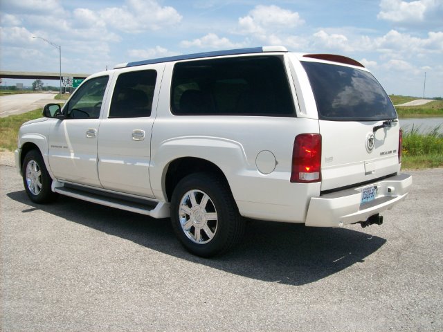 2004 Cadillac Escalade ESV SR5 Sport Utility 4D