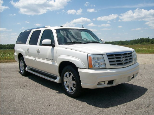 2004 Cadillac Escalade ESV SR5 Sport Utility 4D