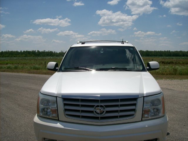 2004 Cadillac Escalade ESV SR5 Sport Utility 4D