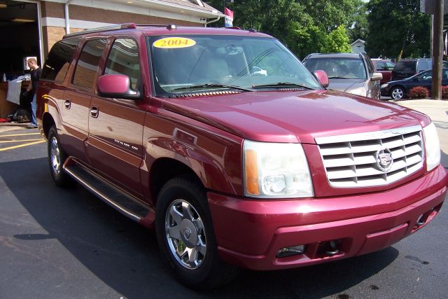 2004 Cadillac Escalade ESV SR5 Sport Utility 4D