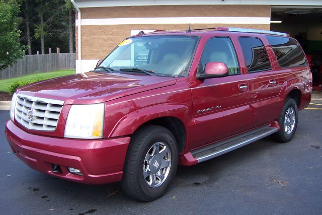 2004 Cadillac Escalade ESV SR5 Sport Utility 4D