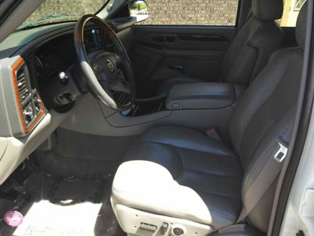 2004 Cadillac Escalade ESV Base