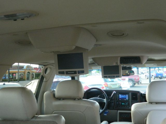 2004 Cadillac Escalade ESV 323ci