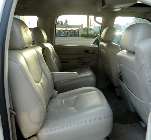 2004 Cadillac Escalade ESV 323ci