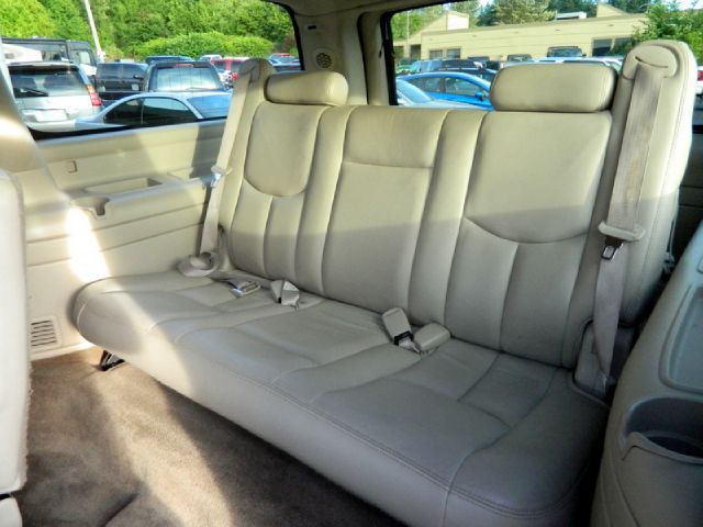 2004 Cadillac Escalade ESV 323ci