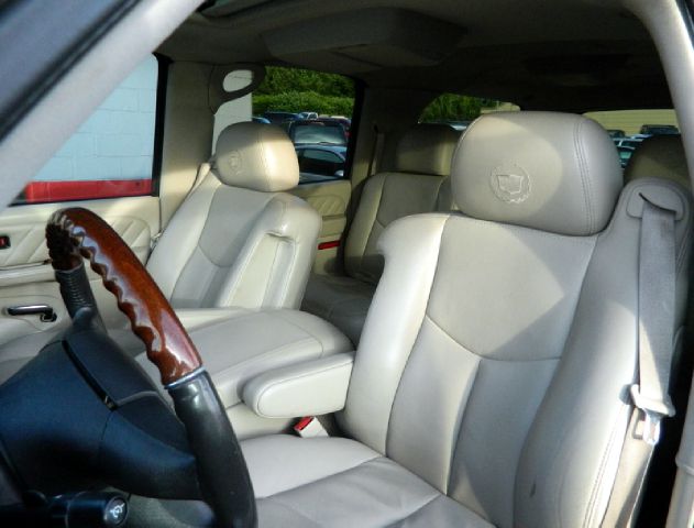 2004 Cadillac Escalade ESV 323ci