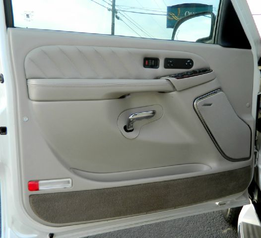 2004 Cadillac Escalade ESV 323ci