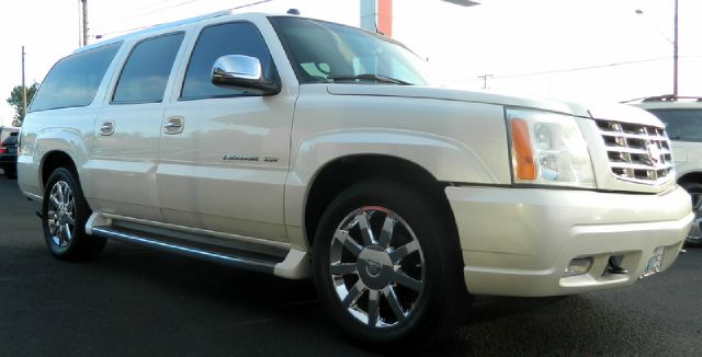 2004 Cadillac Escalade ESV 323ci