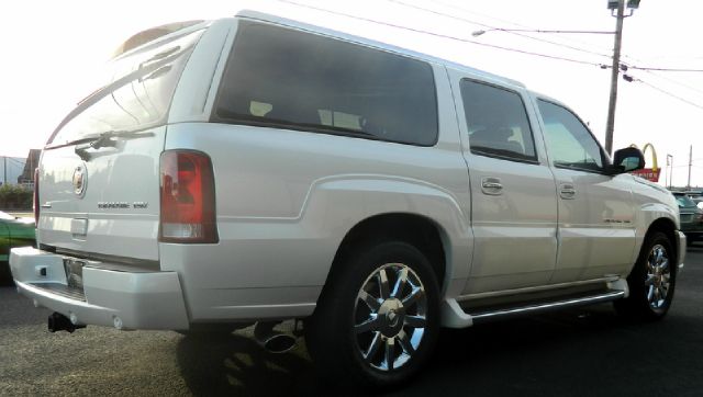 2004 Cadillac Escalade ESV 323ci