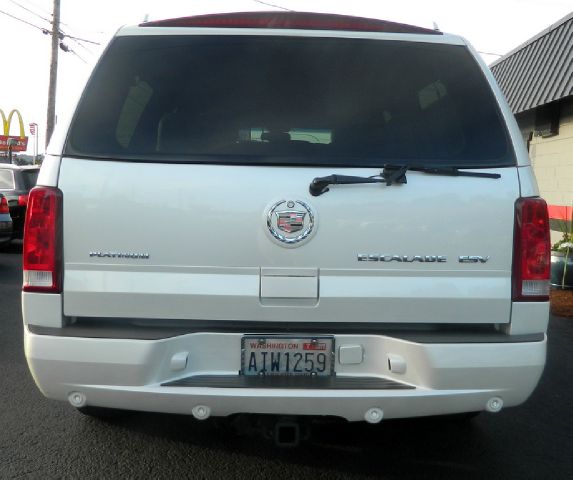 2004 Cadillac Escalade ESV 323ci