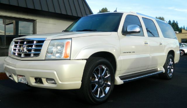 2004 Cadillac Escalade ESV 323ci