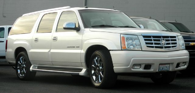 2004 Cadillac Escalade ESV 323ci