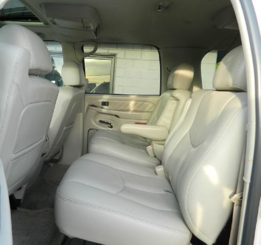 2004 Cadillac Escalade ESV 323ci